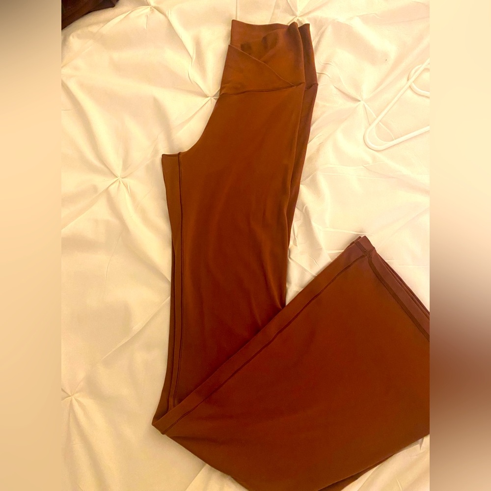 Aeri offline real me flare crossover leggings size m